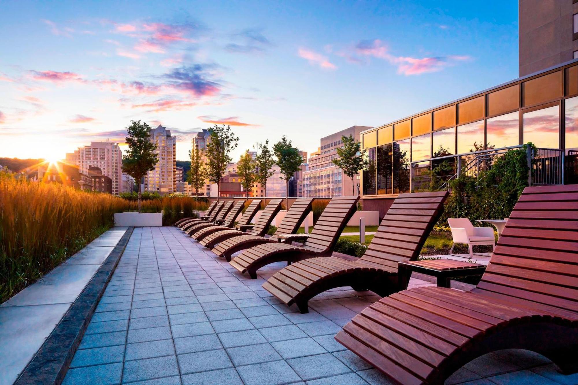 Le Centre Sheraton Montreal Hotel Exterior photo